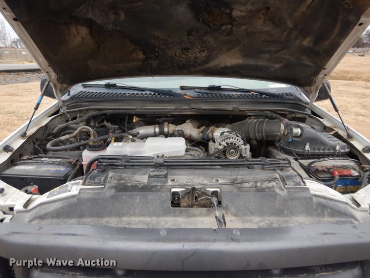 image for item GF9853 2003 Ford F250 Super Duty SuperCab utility bed pickup truck