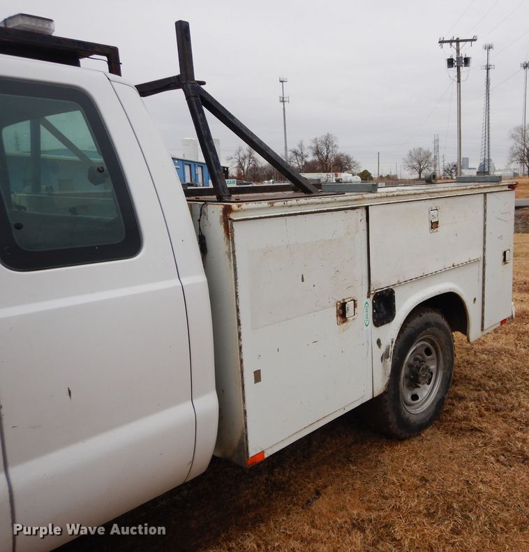 image for item GF9853 2003 Ford F250 Super Duty SuperCab utility bed pickup truck