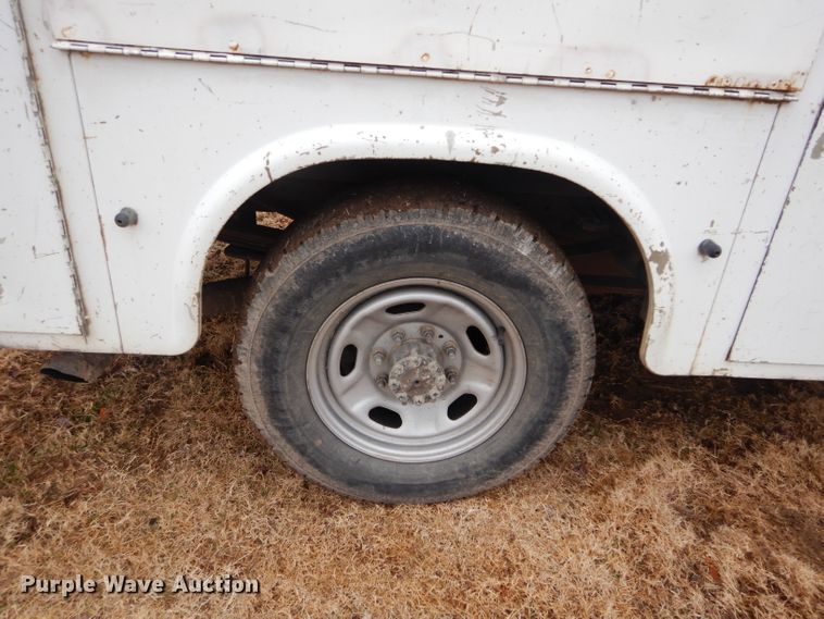 image for item GF9853 2003 Ford F250 Super Duty SuperCab utility bed pickup truck