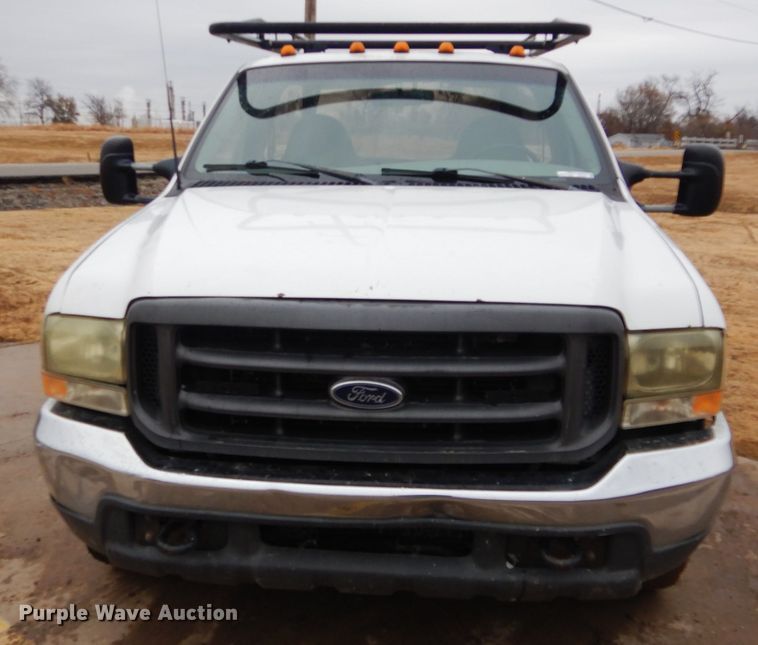 image for item GF9854 2000 Ford F350 Super Duty utility bed pickup truck