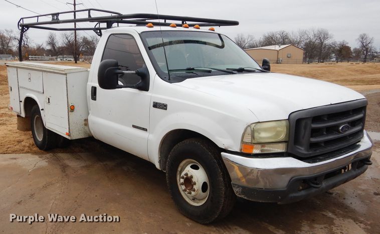 image for item GF9854 2000 Ford F350 Super Duty utility bed pickup truck