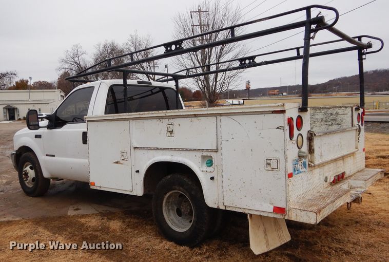 image for item GF9854 2000 Ford F350 Super Duty utility bed pickup truck