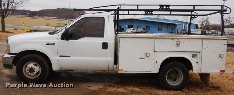 image for item GF9854 2000 Ford F350 Super Duty utility bed pickup truck