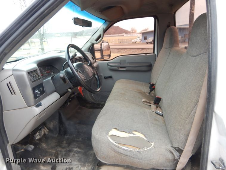 image for item GF9854 2000 Ford F350 Super Duty utility bed pickup truck