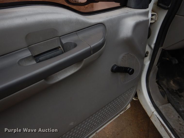 image for item GF9854 2000 Ford F350 Super Duty utility bed pickup truck