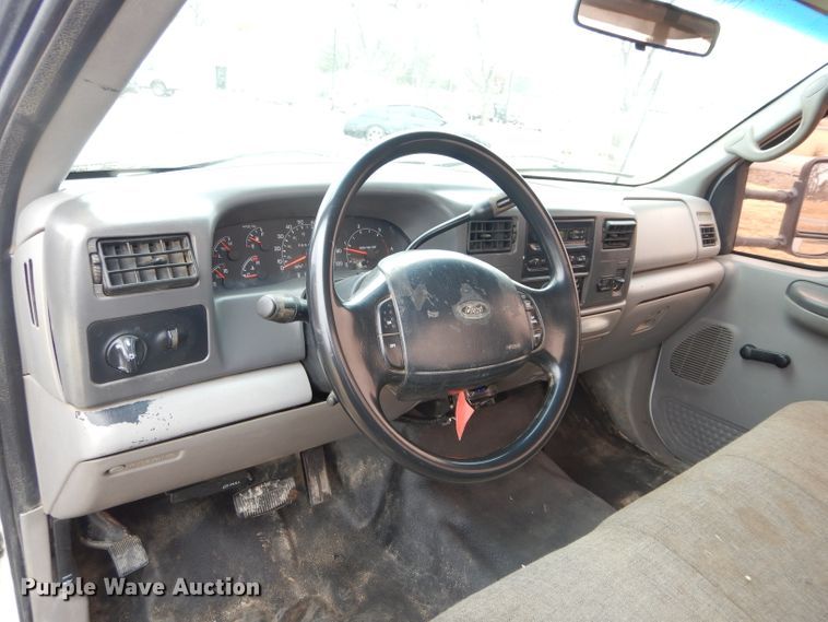 image for item GF9854 2000 Ford F350 Super Duty utility bed pickup truck