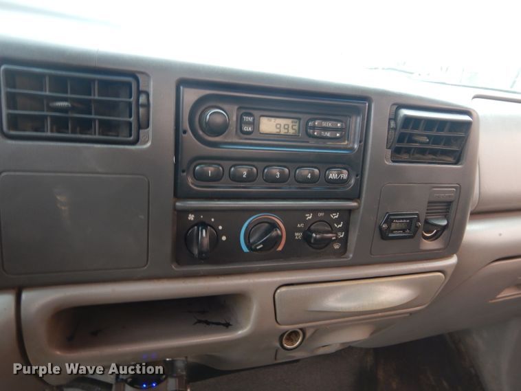 image for item GF9854 2000 Ford F350 Super Duty utility bed pickup truck