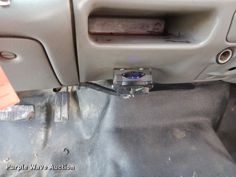 image for item GF9854 2000 Ford F350 Super Duty utility bed pickup truck