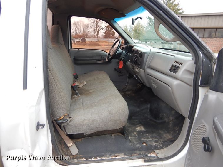 image for item GF9854 2000 Ford F350 Super Duty utility bed pickup truck