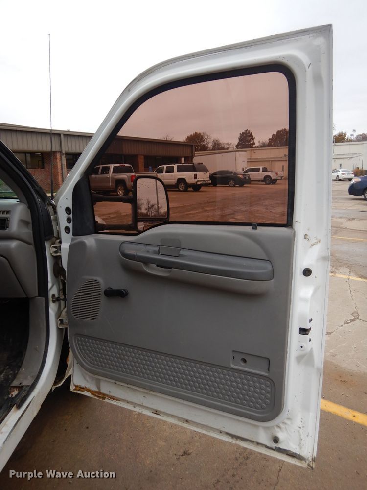 image for item GF9854 2000 Ford F350 Super Duty utility bed pickup truck