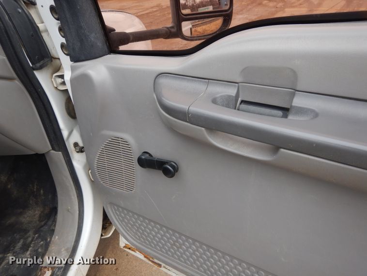 image for item GF9854 2000 Ford F350 Super Duty utility bed pickup truck