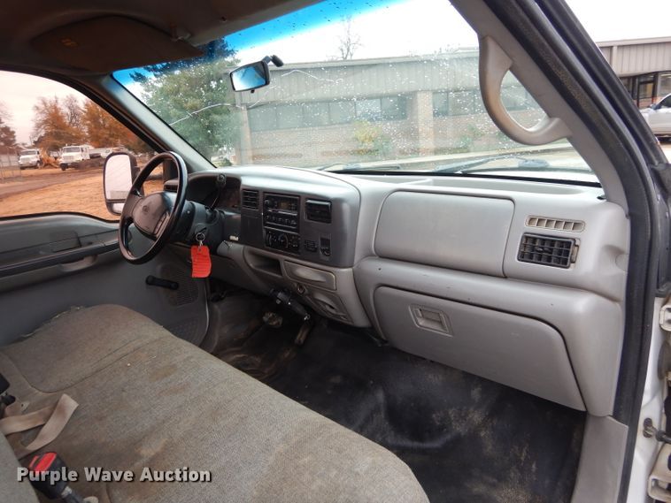 image for item GF9854 2000 Ford F350 Super Duty utility bed pickup truck