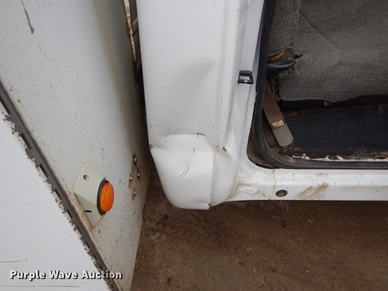 image for item GF9854 2000 Ford F350 Super Duty utility bed pickup truck