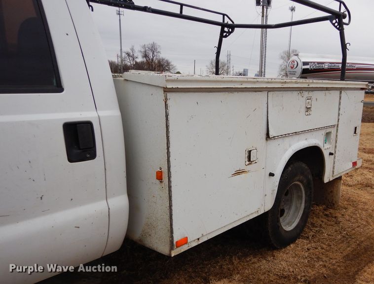 image for item GF9854 2000 Ford F350 Super Duty utility bed pickup truck