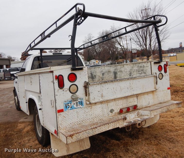 image for item GF9854 2000 Ford F350 Super Duty utility bed pickup truck