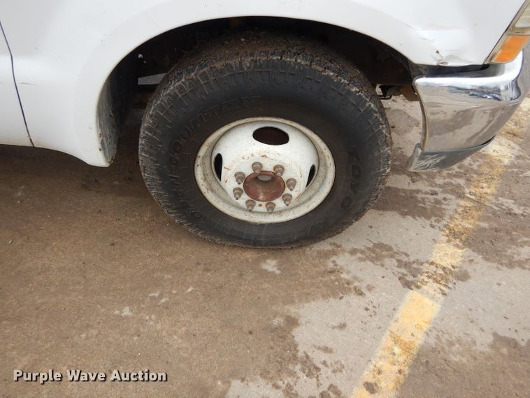 image for item GF9854 2000 Ford F350 Super Duty utility bed pickup truck