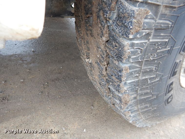 image for item GF9854 2000 Ford F350 Super Duty utility bed pickup truck