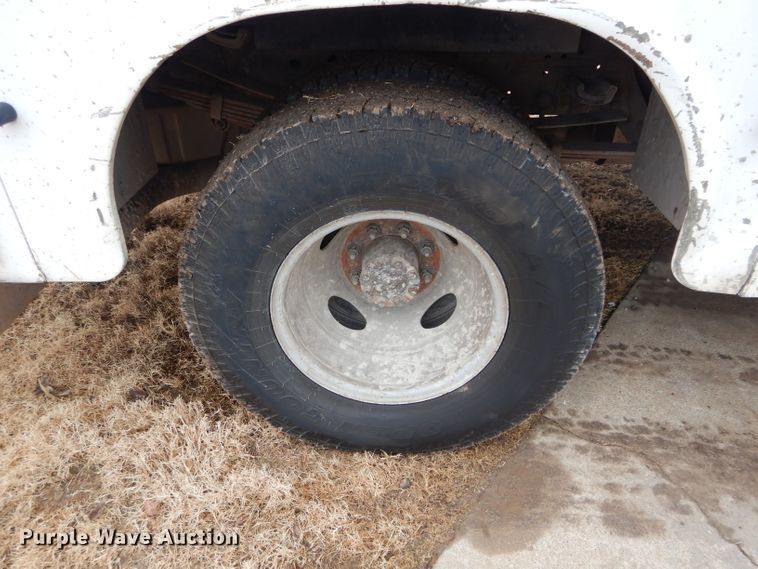 image for item GF9854 2000 Ford F350 Super Duty utility bed pickup truck