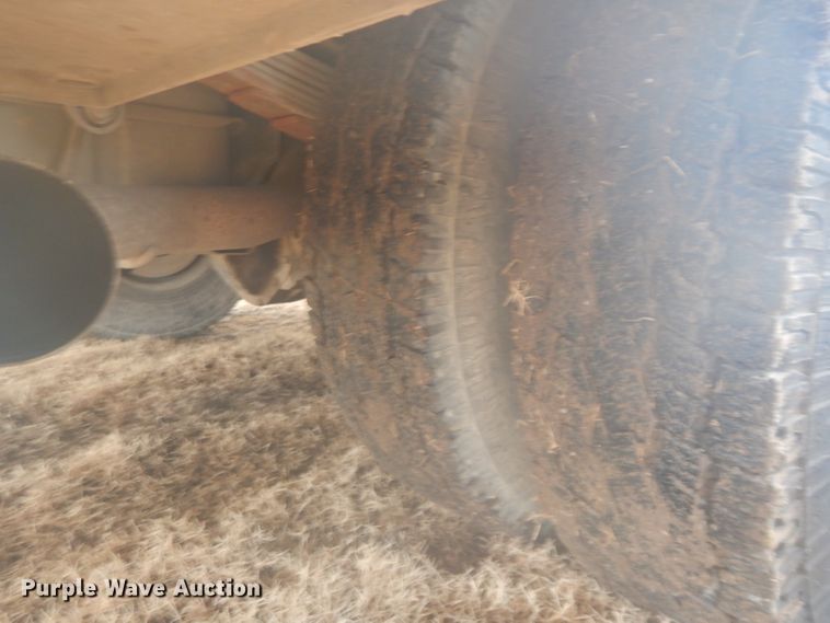 image for item GF9854 2000 Ford F350 Super Duty utility bed pickup truck