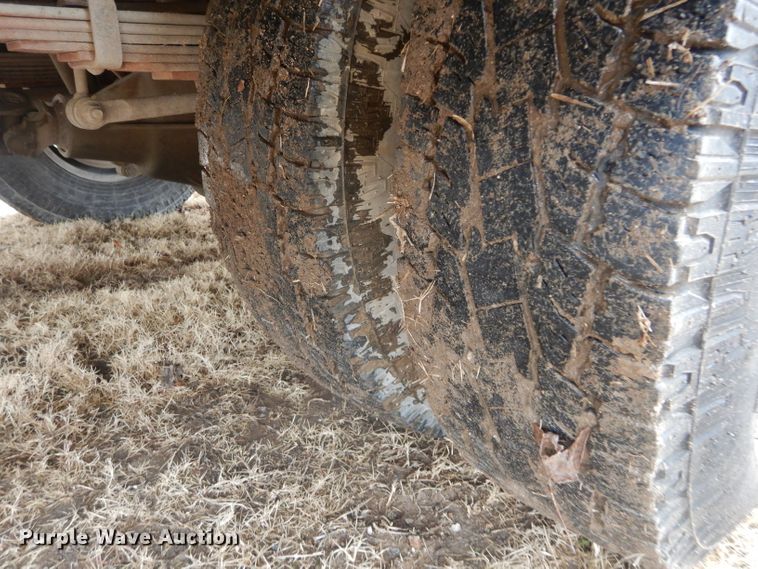 image for item GF9854 2000 Ford F350 Super Duty utility bed pickup truck