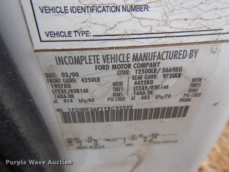 image for item GF9854 2000 Ford F350 Super Duty utility bed pickup truck