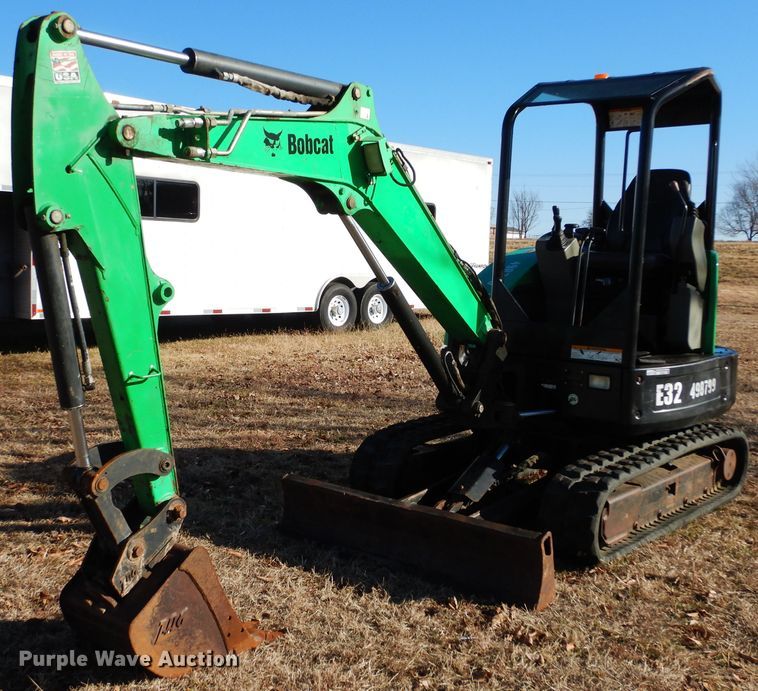 image for item GF9867 2013 Bobcat E32 mini excavator