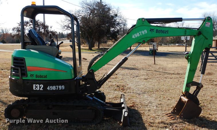 image for item GF9867 2013 Bobcat E32 mini excavator