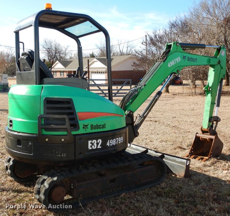 image for item GF9867 2013 Bobcat E32 mini excavator