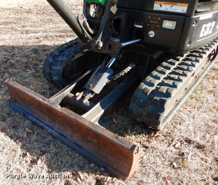 image for item GF9867 2013 Bobcat E32 mini excavator