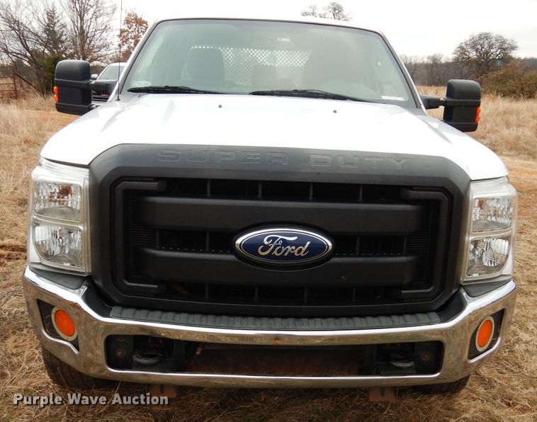 image for item GF9919 2012 Ford F350 Super Duty Crew Cab flatbed pickup truck