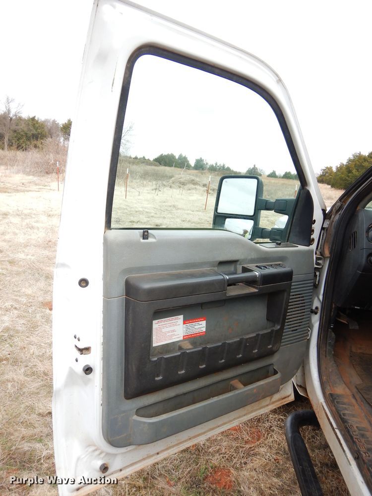 image for item GF9919 2012 Ford F350 Super Duty Crew Cab flatbed pickup truck