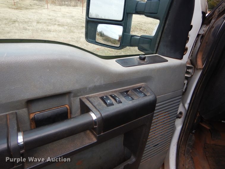 image for item GF9919 2012 Ford F350 Super Duty Crew Cab flatbed pickup truck