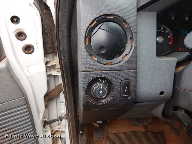 image for item GF9919 2012 Ford F350 Super Duty Crew Cab flatbed pickup truck