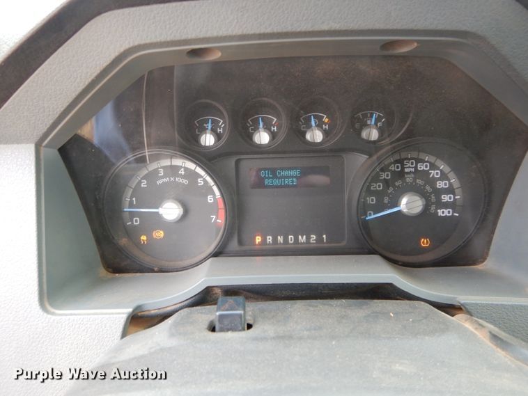 image for item GF9919 2012 Ford F350 Super Duty Crew Cab flatbed pickup truck