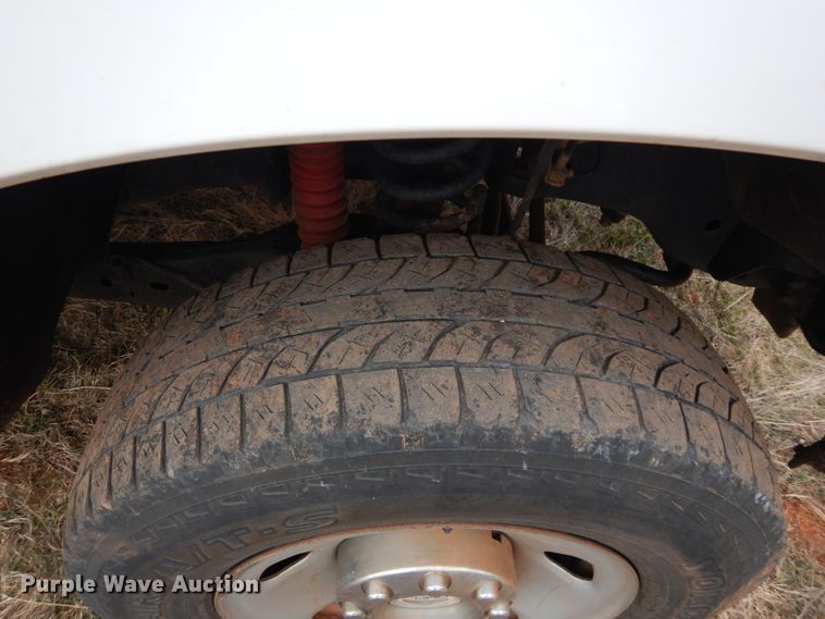 image for item GF9919 2012 Ford F350 Super Duty Crew Cab flatbed pickup truck