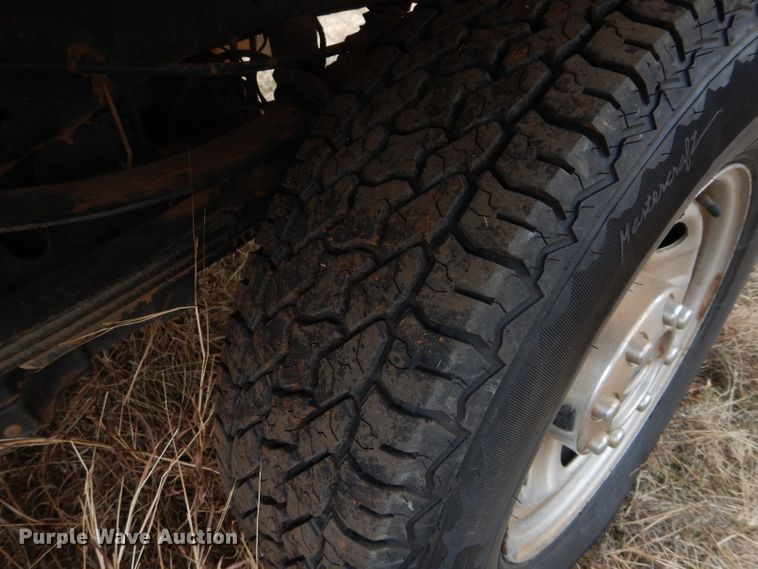 image for item GF9919 2012 Ford F350 Super Duty Crew Cab flatbed pickup truck