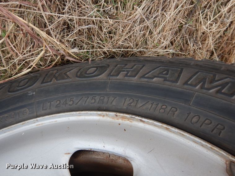 image for item GF9919 2012 Ford F350 Super Duty Crew Cab flatbed pickup truck