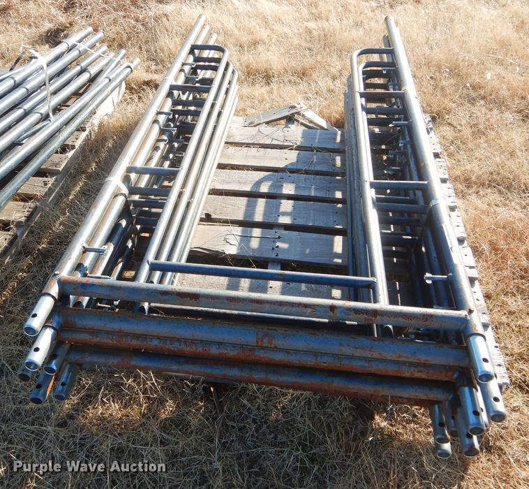 image for item GF9950 Approximately 19 scaffolding legs