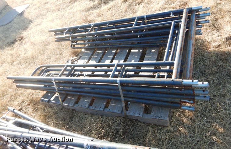 image for item GF9950 Approximately 19 scaffolding legs