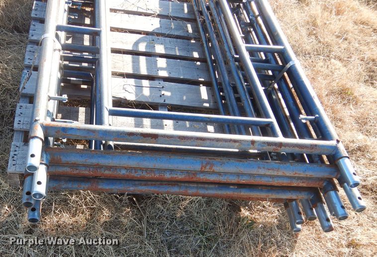 image for item GF9950 Approximately 19 scaffolding legs