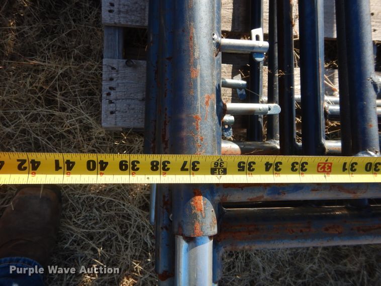 image for item GF9950 Approximately 19 scaffolding legs