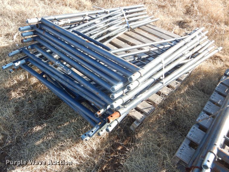 image for item GF9950 Approximately 19 scaffolding legs