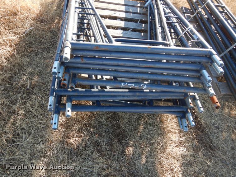 image for item GF9950 Approximately 19 scaffolding legs