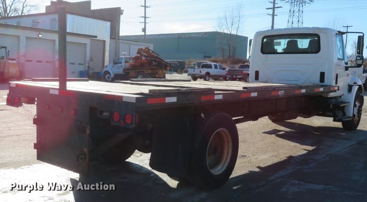 image for item GI9028 2005 International 4200 flatbed truck