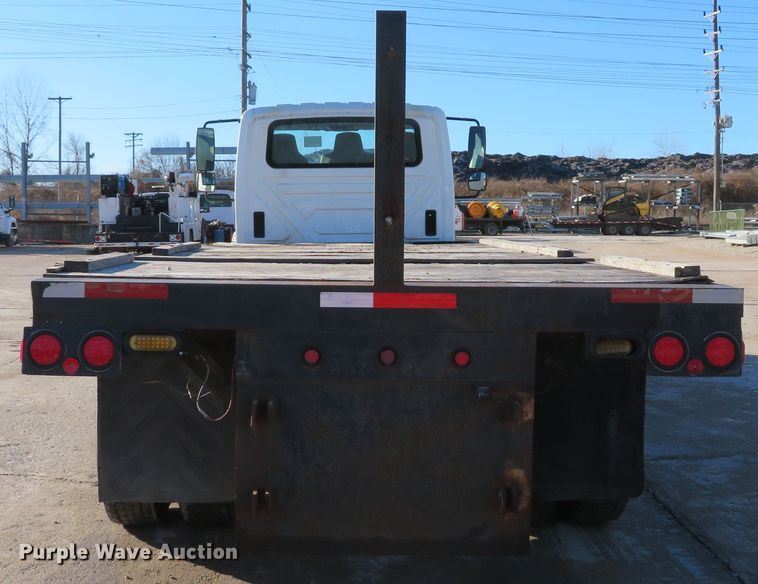 image for item GI9028 2005 International 4200 flatbed truck
