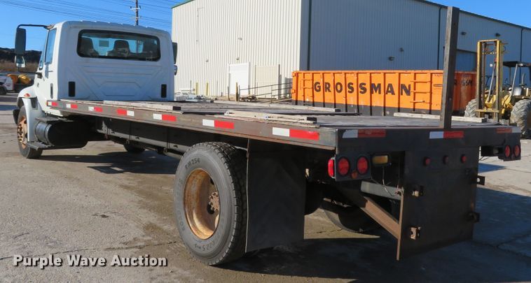 image for item GI9028 2005 International 4200 flatbed truck