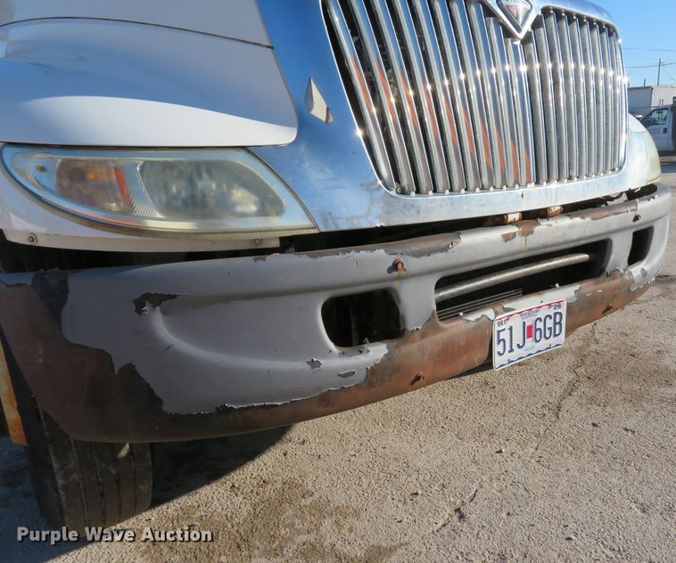 image for item GI9028 2005 International 4200 flatbed truck