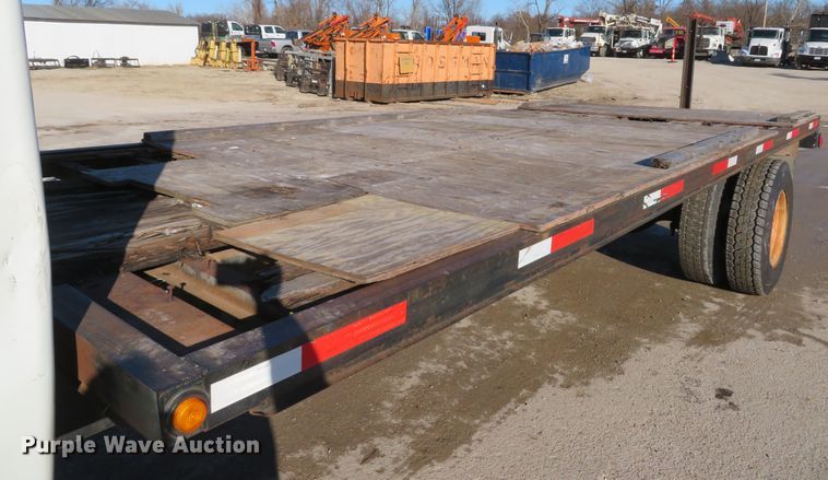 image for item GI9028 2005 International 4200 flatbed truck