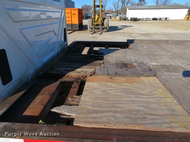 image for item GI9028 2005 International 4200 flatbed truck