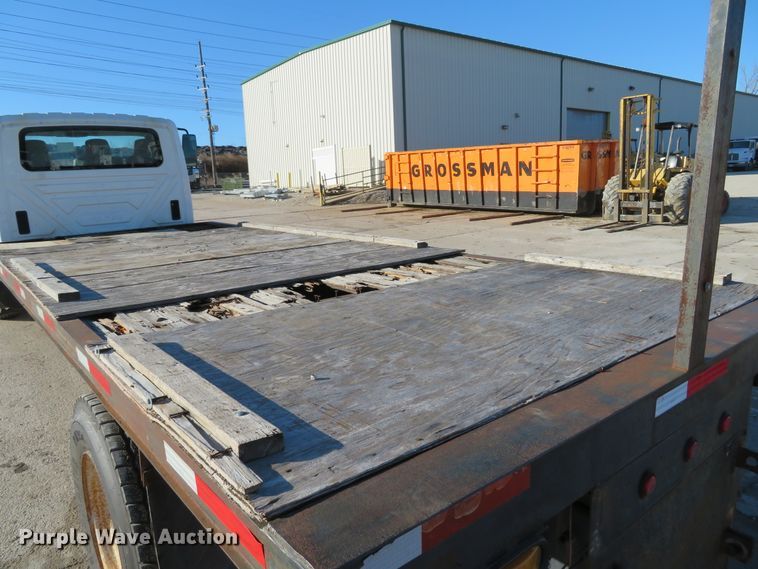 image for item GI9028 2005 International 4200 flatbed truck
